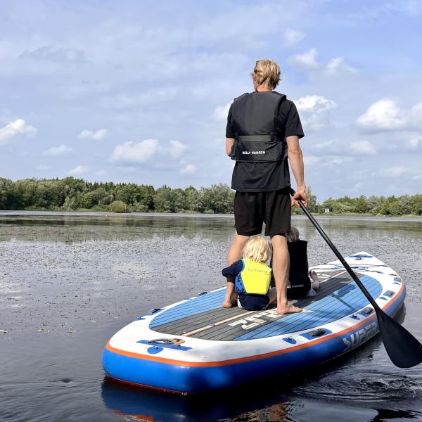 Familie auf SUP-board